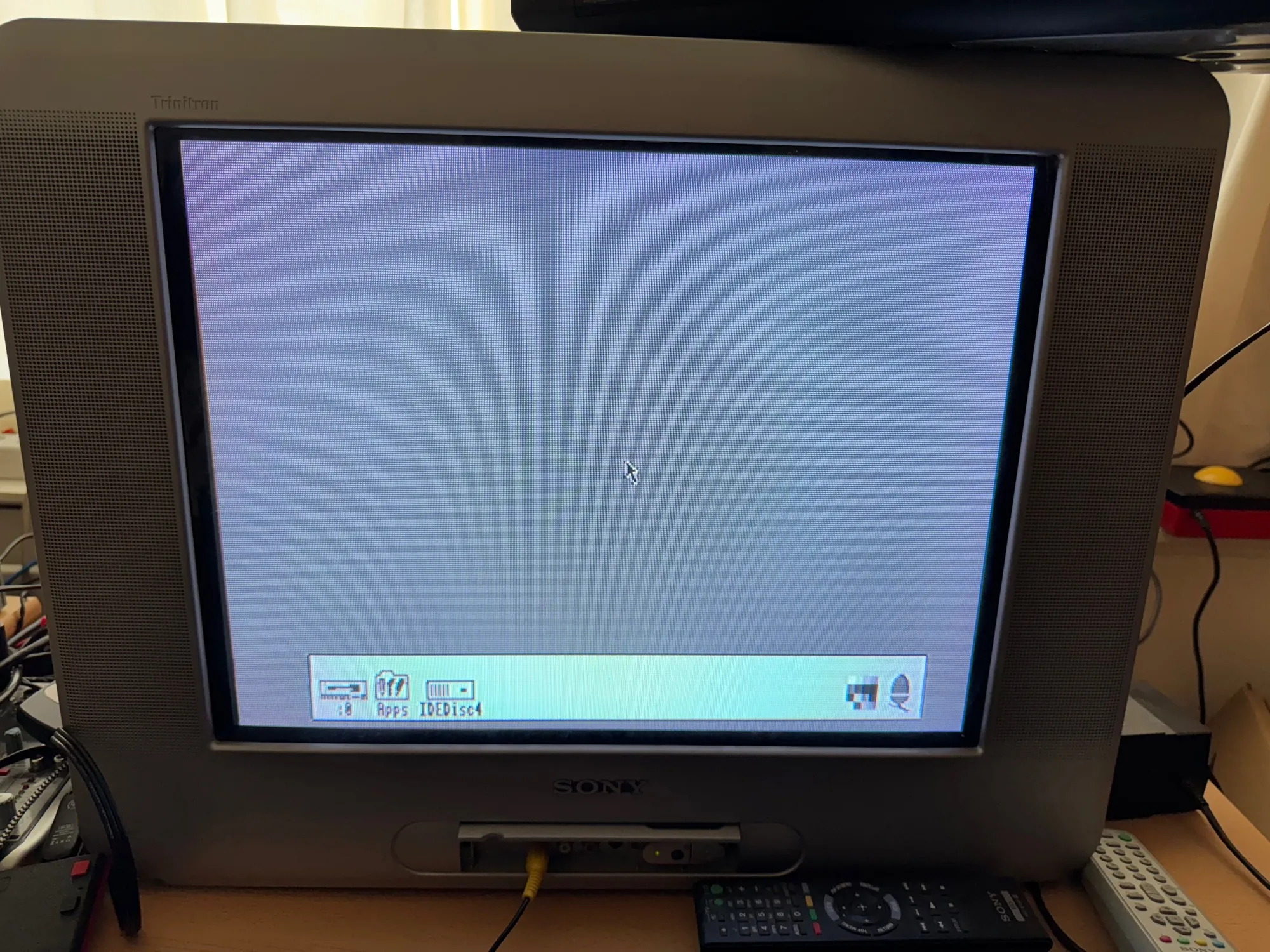 Exciting new addition to my retro collection: an Acorn Archimedes A310. Expanded with a.o. ARM3, 4MB.

The start of the ARM architecture.

Now the puzzle to get color picture on any of my monitors and getting to learn the machine, but it is alive!

#retro #acorn #AcornArchimedes #RISCOS 