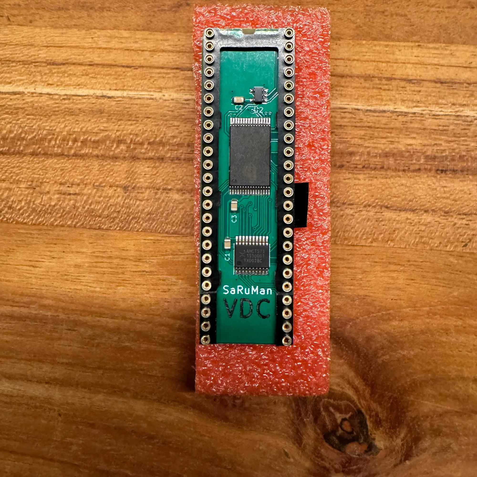 My C128 ‘flat’ had only 16 KB VDC RAM and a broken SID. So placed a SaRuMan VDC and an ARMSID.
#retro #8bit #commodore #commodore128 #SaRuManVDC #ARMSID