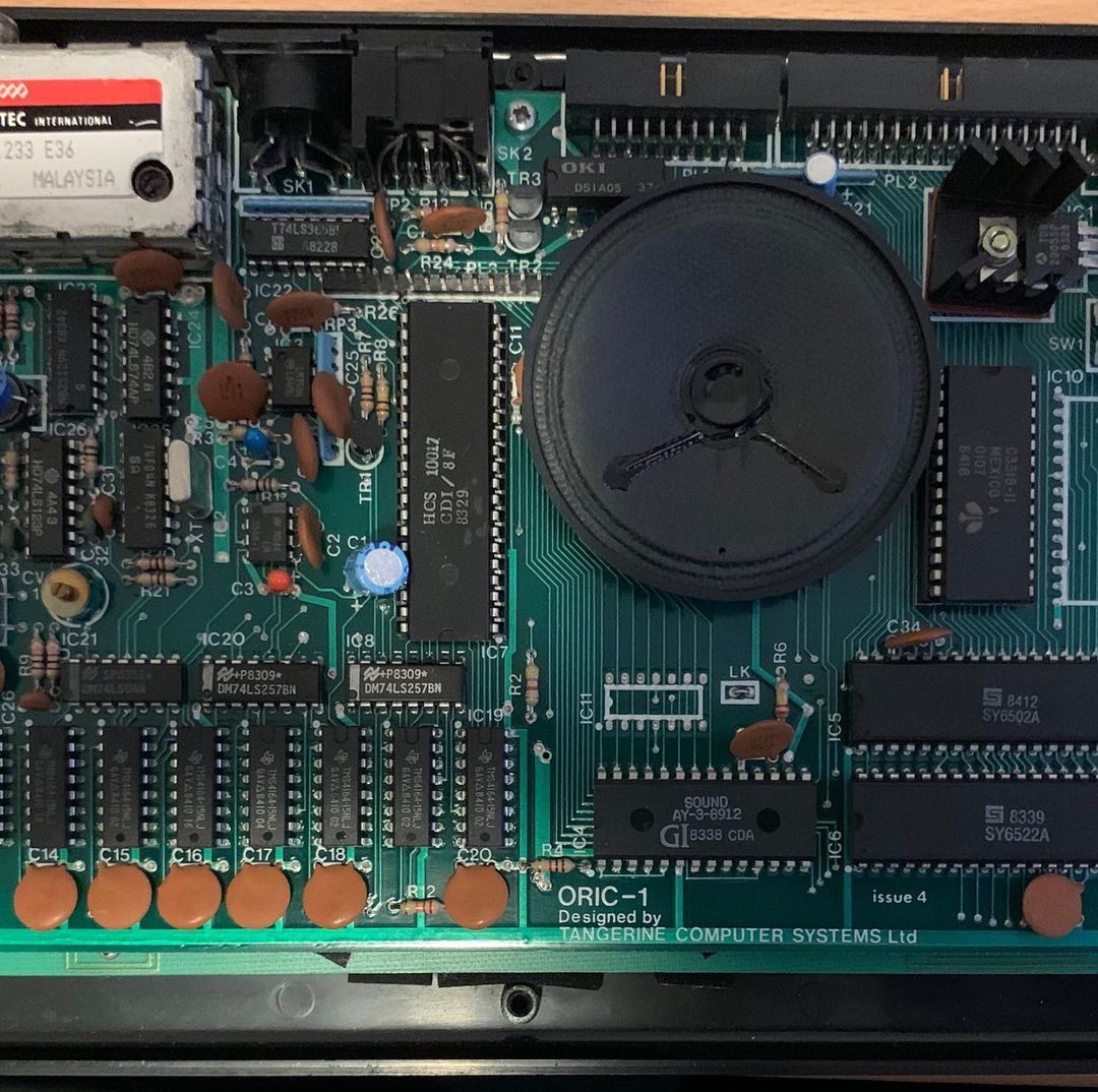 Inside of my Oric Atmos #oric #oricatmos #retro