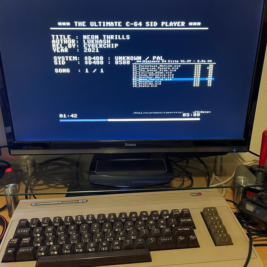 Playing the new album from @lukhashdotcom in the SID file version on my Ultimate 64 Elite with ARM2SID. Nice!

https://lukhash.bandcamp.com/album/cyberchip

#retro #8bit #chiptune #lukhash #commodore #commodore64