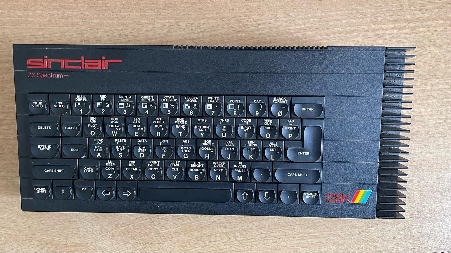 Received a very nice ZX Spectrum 128 ‘Toastrack’. My second one, so nice to have a backup for this great machine.
#retro #8bit #sinclair #zxspectrum #zxspectrum128k #toastrack