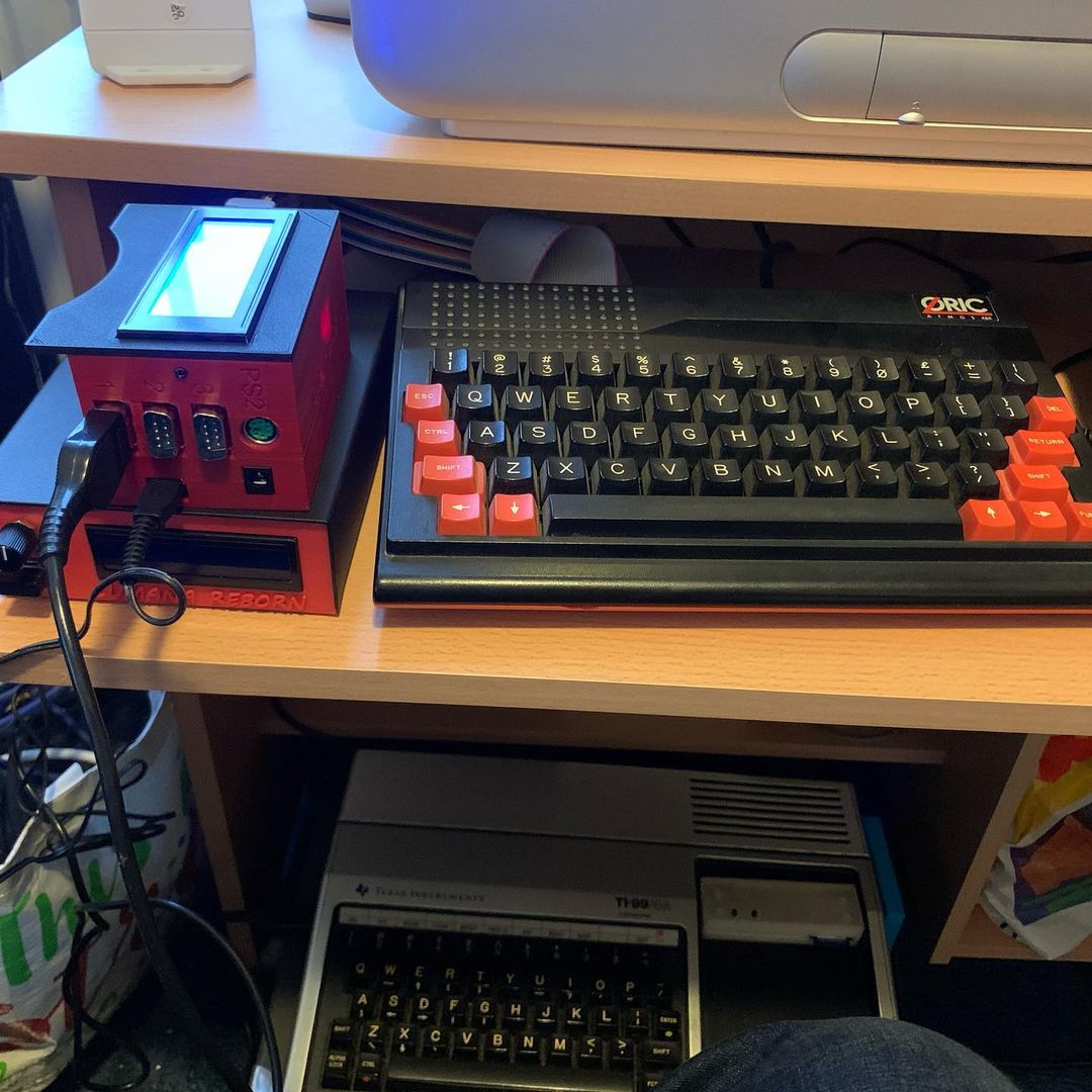 Received the 8Bit Hub. A nice hub to connect different 8 bit machines (Oric and Atari Lynx for now) to network, internet, joystick , mouse and SD card. Works!
Very funny typing messages from my Oric Atmos directly to the internet.
#retro #8bit #oric #oricatmos #8bithub #8bitunity
