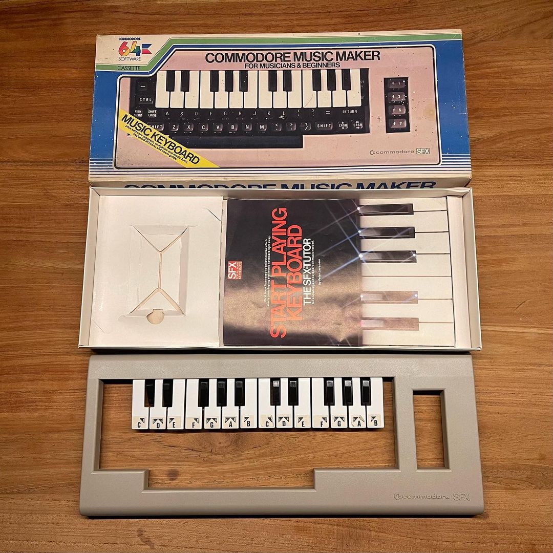 Commodore SFX Music Maker keyboard
#retro #8bit #commodore #commodore64
