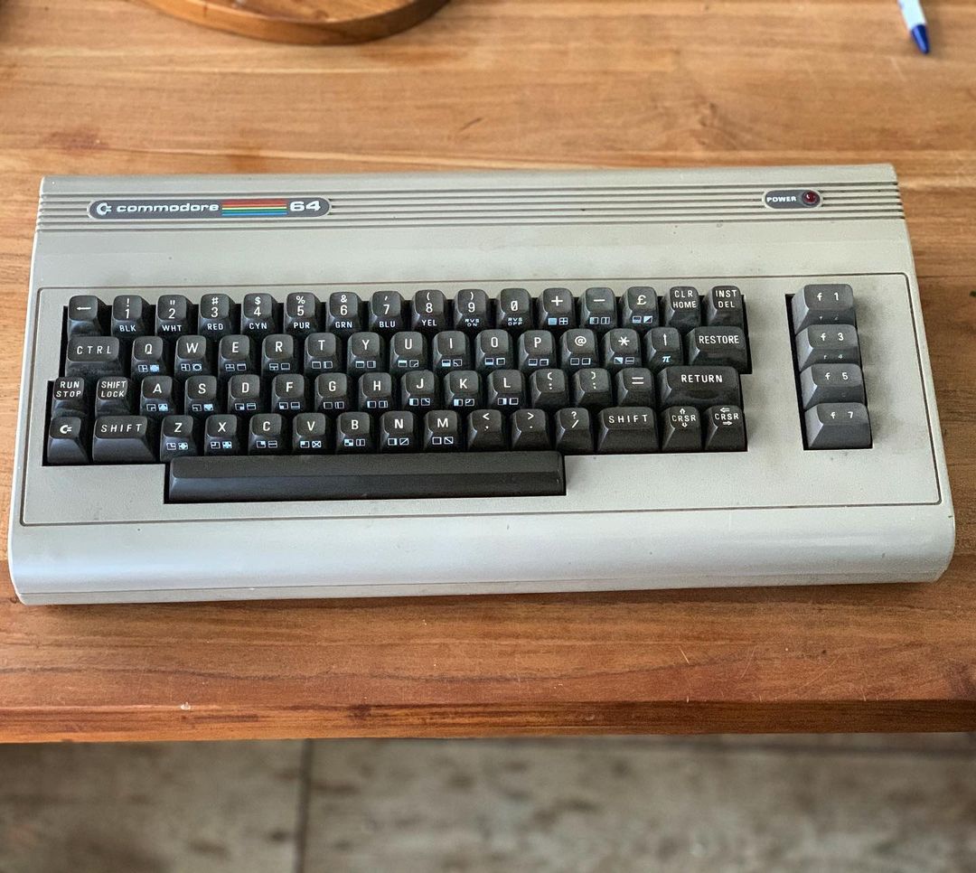 Empty breadbin case and keyboard for future project. #retro #8bit #commodore #c64