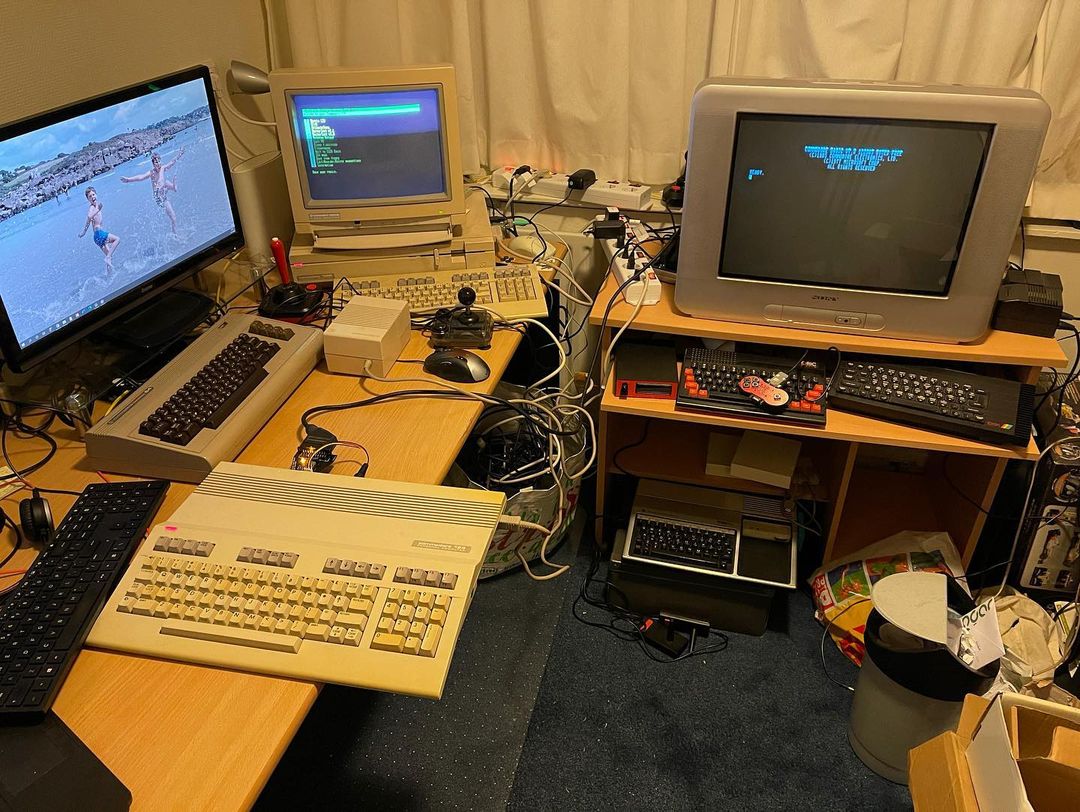 40/80 column to SCART adapter by Sven Pook for Commodore 128 works. 80 column galore on my CRT TV! (and yes, need mode space for my 8 bit hobby). #retro #8bit #commodore #c128
